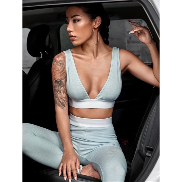 Plunging Neck Bralette - Picture 3 of 7